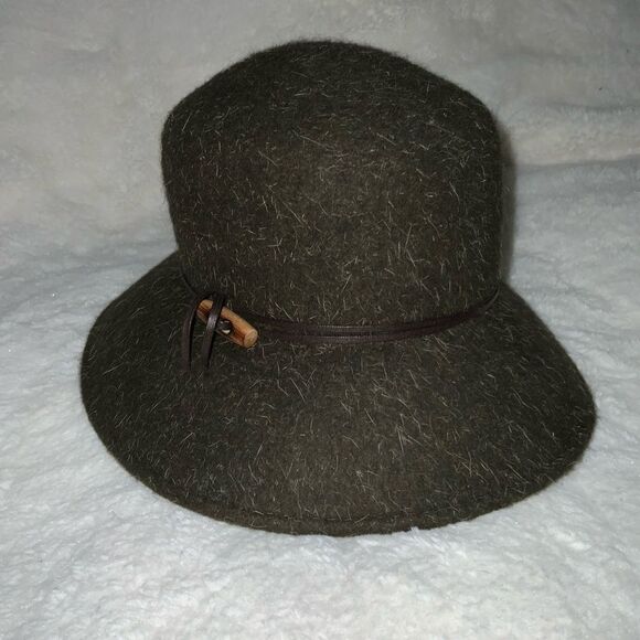 Alessandra Bacci Wool Cloche Hat - Picture 2 of 8